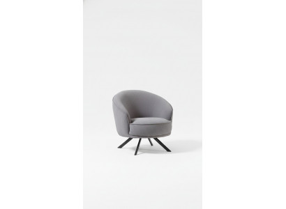 Moderne grijze fauteuil met roestvrijstalen poten, stoffen bekleding van polyester, en geschikt voor één persoon.