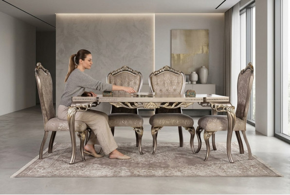Bruine Chesterfield luxe stoelen designer eettafel exclusieve eetkamermeubels