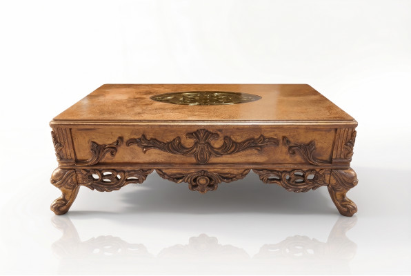 Barok salontafel in goudkleur met gesneden poten, houten tafel voor de woonkamer