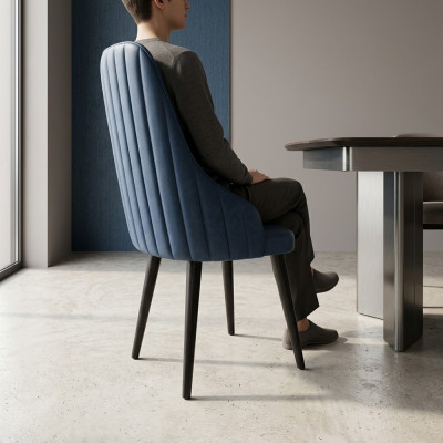 Originele eetkruk in de kleur blauw met een zachte rug voor uw eetkamer.