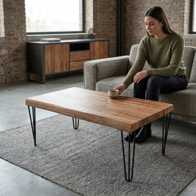 Houten salontafel op zwarte originele poten voor uw woonkamer.