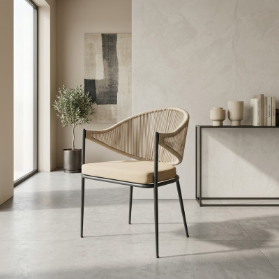 Beige stoel, éénzits gestoffeerde meubels, eetkamerstoelen met roestvrijstalen elementen.