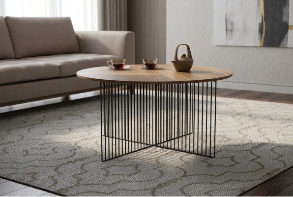 Moderne woonkamertafel van bruin echt hout met luxueuze bijzettafels.