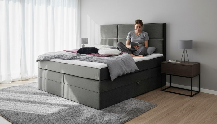 Grijze chique tweepersoonsslaapkamer houten meubels ontwerp elegant gestoffeerd stof