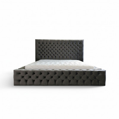 Chesterfield grijs tweepersoons slaapkamer houten meubeldesign elegante bekleding stof
