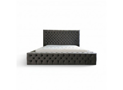 Chesterfield grijs tweepersoons slaapkamer houten meubeldesign elegante bekleding stof