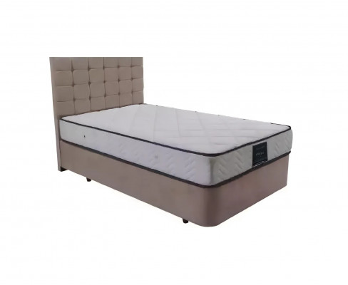 Luxe designerbed met matras van een Europese meubelfabrikant voor slaapkamers.