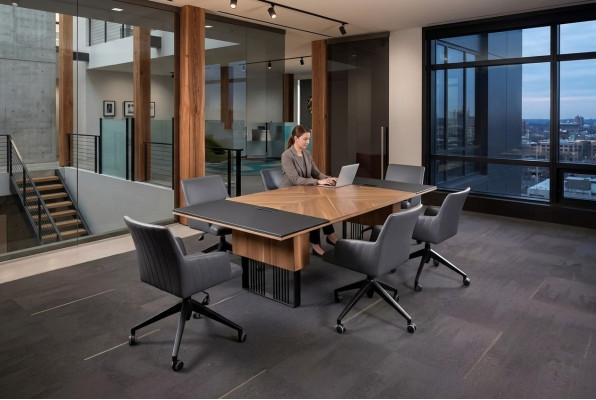 Grote vergadertafel conferentietafel luxe kantoormeubilair inrichting nieuw