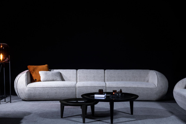 Woonkamerset, vijfzits fauteuil, gestoffeerde bank, meubeldesign, 2 stuks.   Woonkamerset, vijfzits fauteuil, gestoffeerde bank, meubeldesign, 2 stuks.