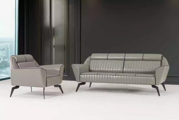 Luxe fauteuil voor op kantoor, grijs zit meubilair, nieuw gestoffeerde fauteuil