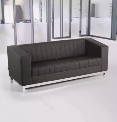 Grijze luxe bankstel met driezitsbank fauteuil gestoffeerd meubilair bank set 2-delig