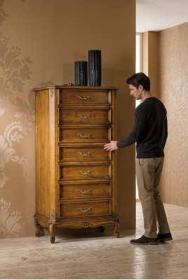 Grote klassieke commode, bruine opbergkast, houten meubels, nieuw.