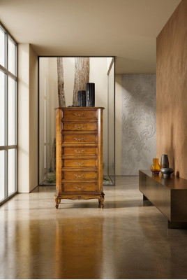 Grote klassieke commode, bruine opbergkast, houten meubels, nieuw.