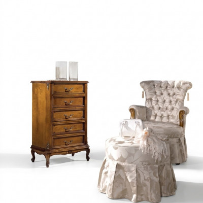 Klassieke commode Luxe dressoir Houten meubels Woonkamer inrichting.