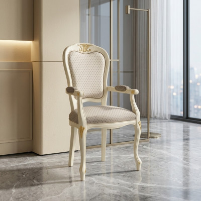 Luxe fauteuil met witte bekleding en armleuningen voor de woonkamer