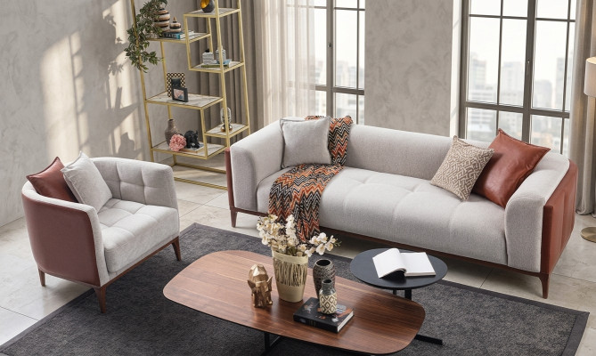 Moderne set met driezitter, fauteuil en bank van grijs stoffen bekleding, bankstelset van 3+1 zitplaatsen.