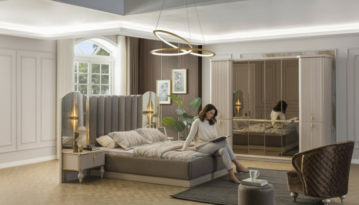 Luxe slaapkamer, designer tweepersoonsbed, kledingkast, nachtkastjes