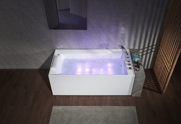 Ontwerp badkuip bubbelbad  whirlpool bad luxe bad wellness