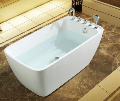 Witte staande badkuip van acryl voor moderne badkamer