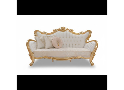 Een luxueuze en ontspannende bank in klassieke stijl met gouden patronen.