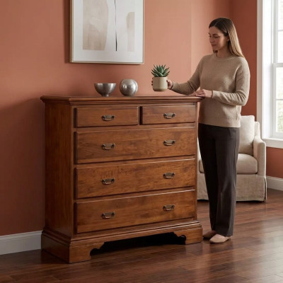 Klassieke stijl luxe dressoir kasten van hout in luxe slaapkamers.