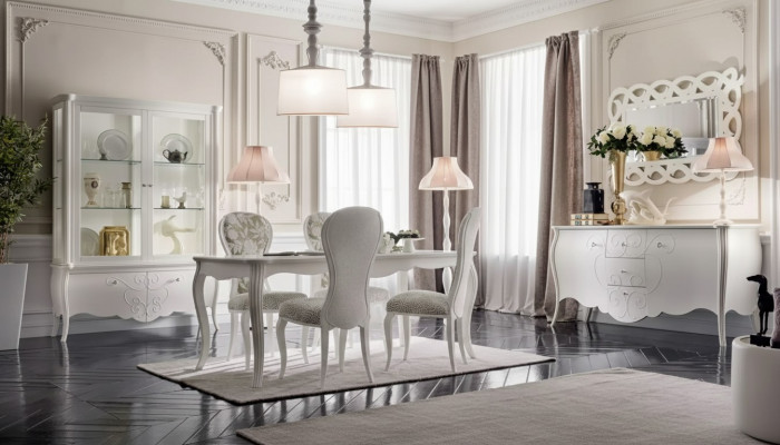 Eetkamer set 8-delig. Eettafel 4x stoelen dressoir spiegelset wit