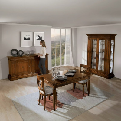Garnituur Set 7-delig. Eettafel 4x stoelen Vitrine Luxe houten meubels.