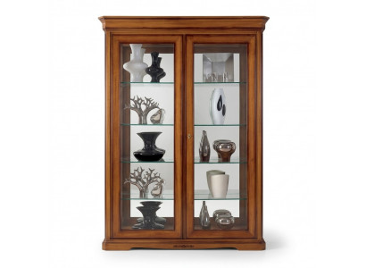 Klassieke vitrinekast Klassieke glazen kast Bruine houten kasten
