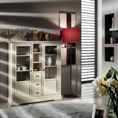 Woonkamer meubels houten vitrinekast glazen kast massief hout dressoir vitrine.