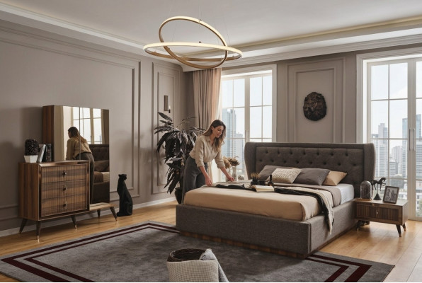 Modern slaapkamer set met designerbed, 2 nachtkastjes, commode en spiegel.