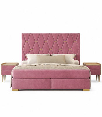 Beige slaapkamer set met tweepersoonsbed, kledingkast, commode en 2 nachtkastjes.