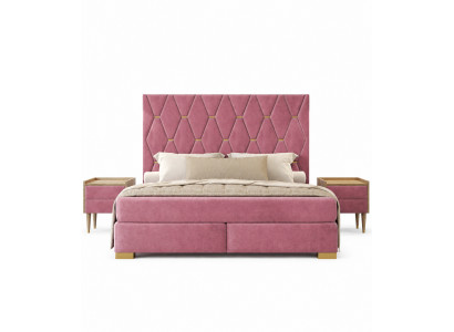 Beige slaapkamer set met tweepersoonsbed, kledingkast, commode en 2 nachtkastjes.