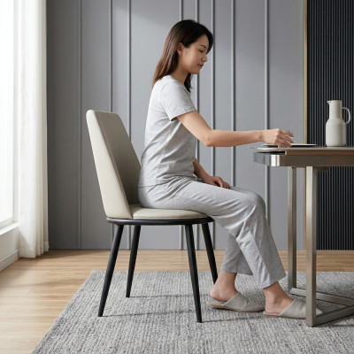 Eetkamermeubelen Stijlvolle stoel Luxe bekleding Designerhouten eenzitter