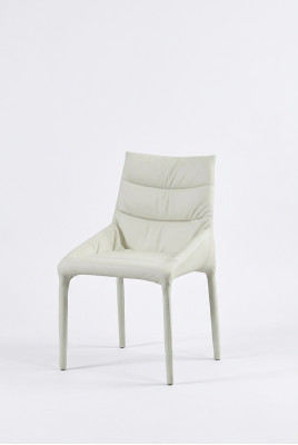 Eetkamer Witte eenzitter designerstoel houten frame armstoelen