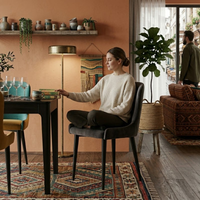 Grijze armstoel designer eetkamerstoelen houten keukenfauteuil.