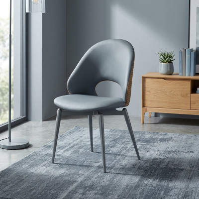 Grijze eetkamerstoelen met één zitplaats ontworpen door een luxe houten meubeldesigner.