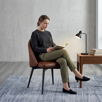 Bruine leren stoel, ontworpen stoel, moderne eetkamer houten stoelen