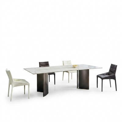Groot eetkamerset Rechthoekige witte eettafel 4x stoffen stoelen 5-delige