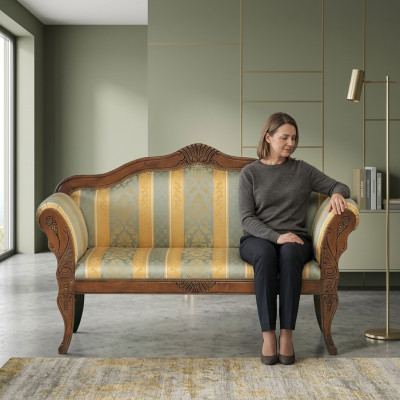 Klassieke tweezitter bank Luxe gestoffeerde meubelen Houten frame Luxueus