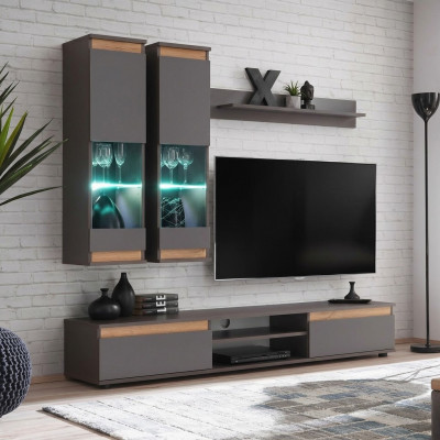 Luxe woonkamer tv-standaard van hout, grijs meubilair, wandkast.