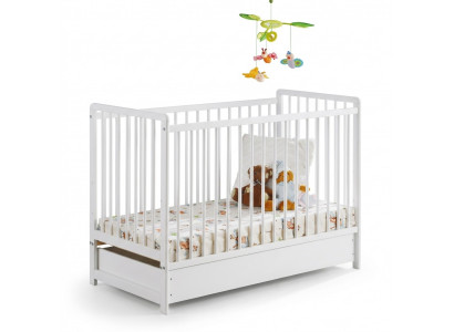 Kinderkamer bed inrichting ontwerp moderne babybed nieuw luxe houten meubels