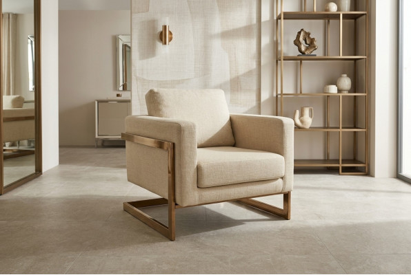 Luxe fauteuil woonkamer inrichting ontwerp modern meubilair stoffentextiel.