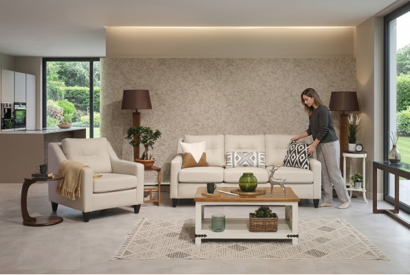 Ontwerp woonkamer bankstel driezitsbank modern interieur fauteuil