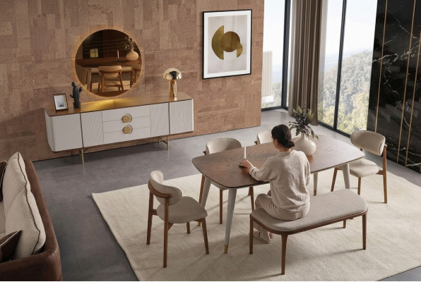 Perfecte eetkamerset met eettafel, 4 stoelen, dressoir, spiegel en bank (8-delig).