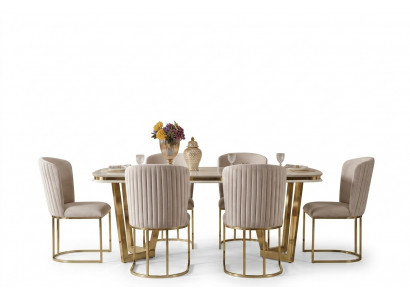 Eetkamer set bestaat uit design eettafel 4x stoelen en dressoir 7 dlg.