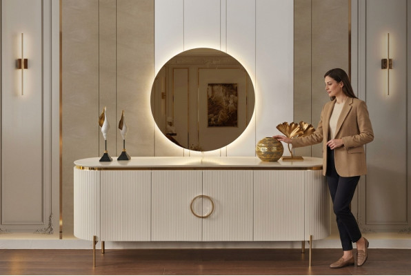 Bestaat uit eetkamerset Bestaat uit beige kleur dressoir en spiegel