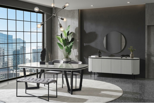 Modern eetkamer set bestaat uit eettafel, 4 stoelen en dressoir spiegel.