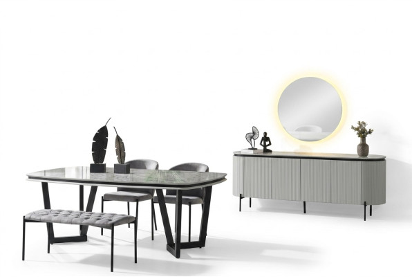 Modern eetkamer set bestaat uit eettafel, 4 stoelen en dressoir spiegel.