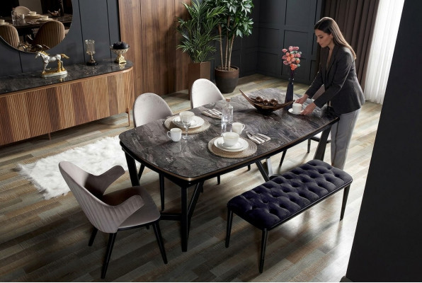 Luxe eetkamerset bestaande uit eettafel en 4 stoelen, nieuwheid 5-delig.