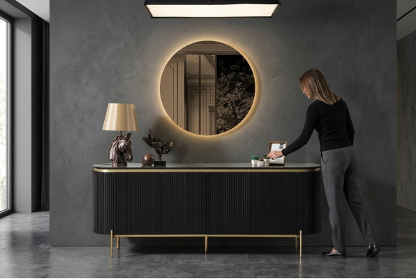 Eetkamerset Modern bestaat uit een zwart dressoir en spiegel, 2-delig.
